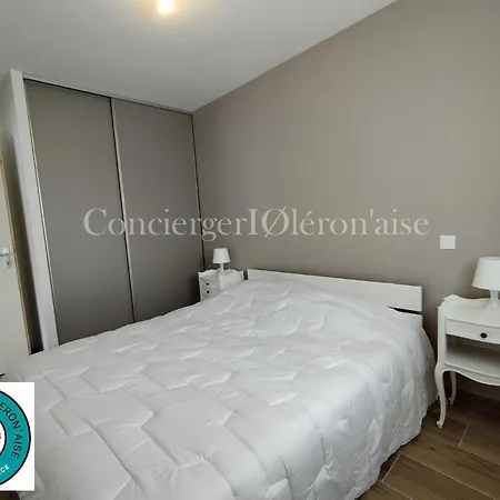 Holiday home Maison Neuve L'agapanthe